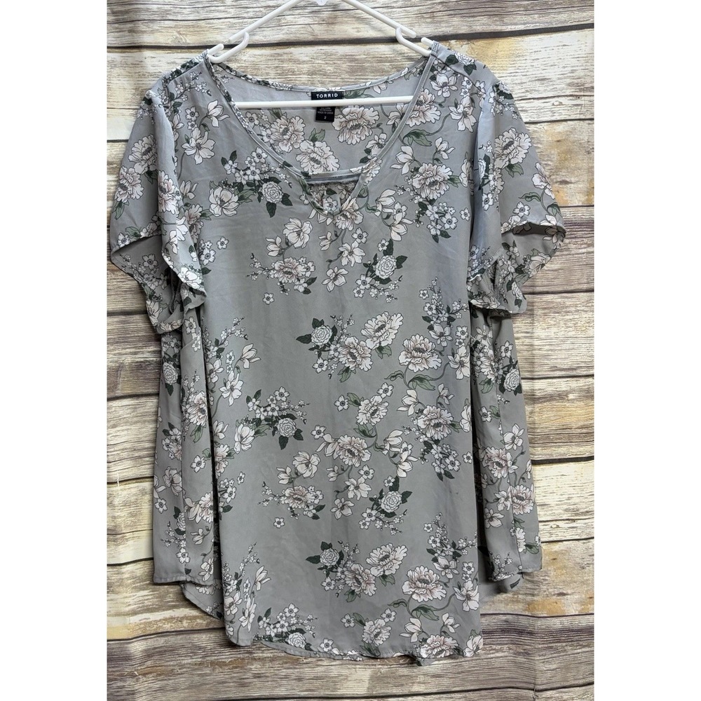 Torrid Women's Plus Size 2 2XL Lightweight Gray floral Print Sleeveless V-Neck